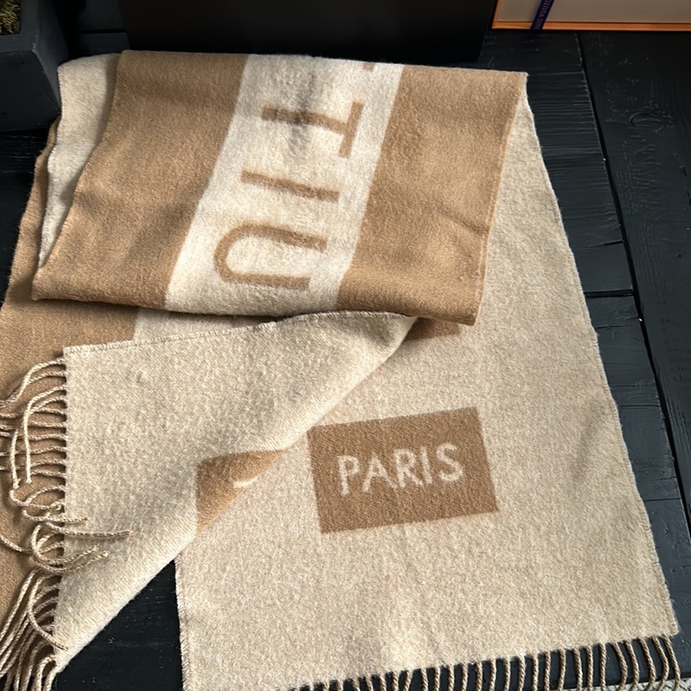 Louis Vuitton scarf